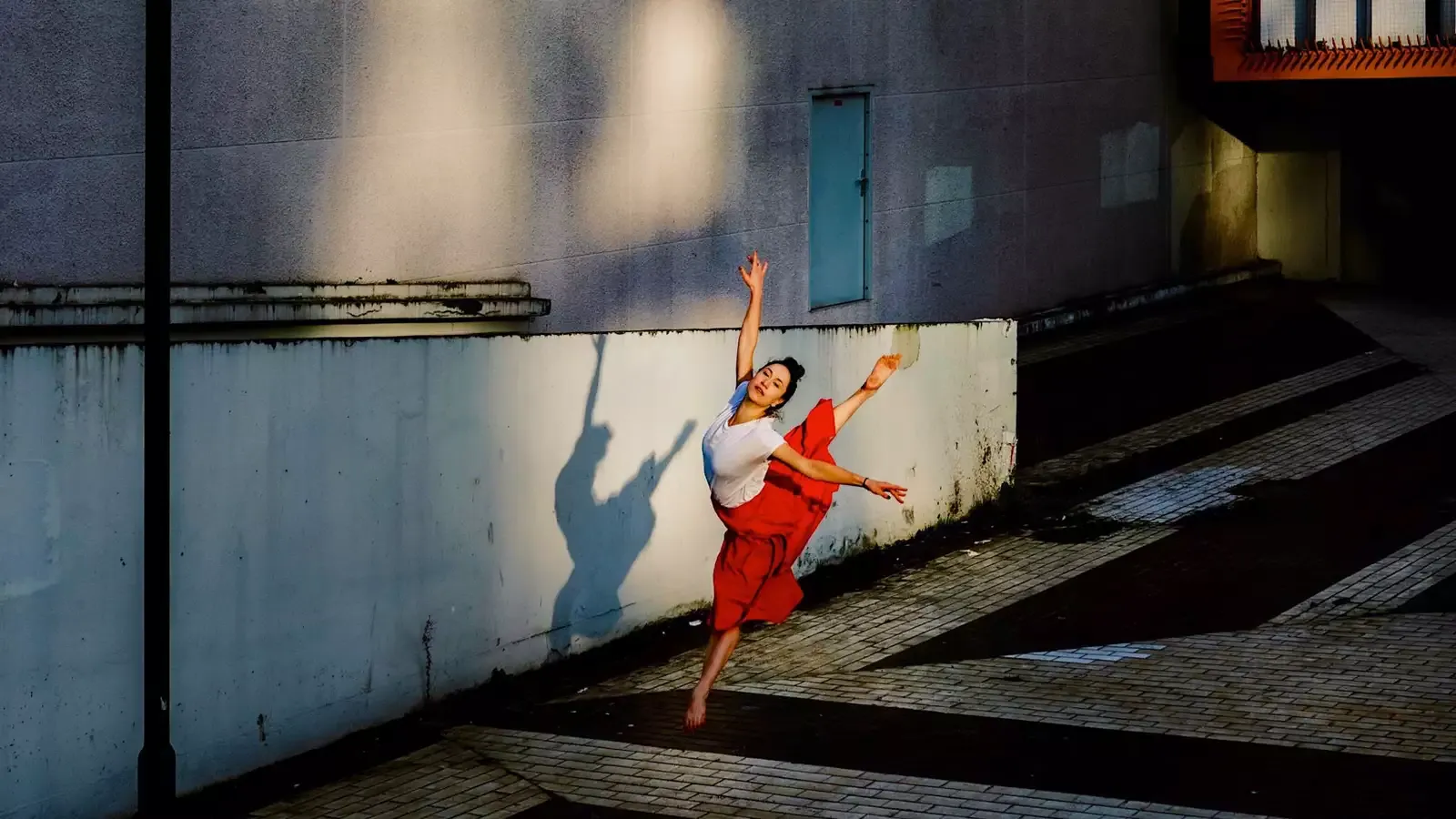 Sarah Silverblatt Buser dances on the streets of Paris